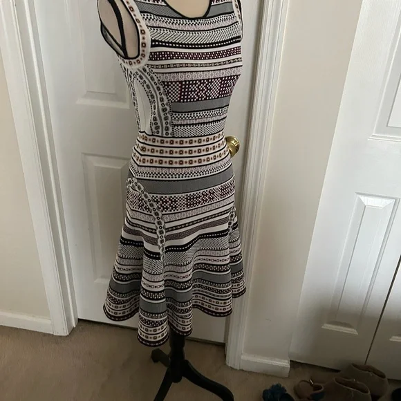 Diane Von Furstenberg Stretchy Eleanor Sleeveless Fit & Flare Jacquard Dress - Picture 7 of 15